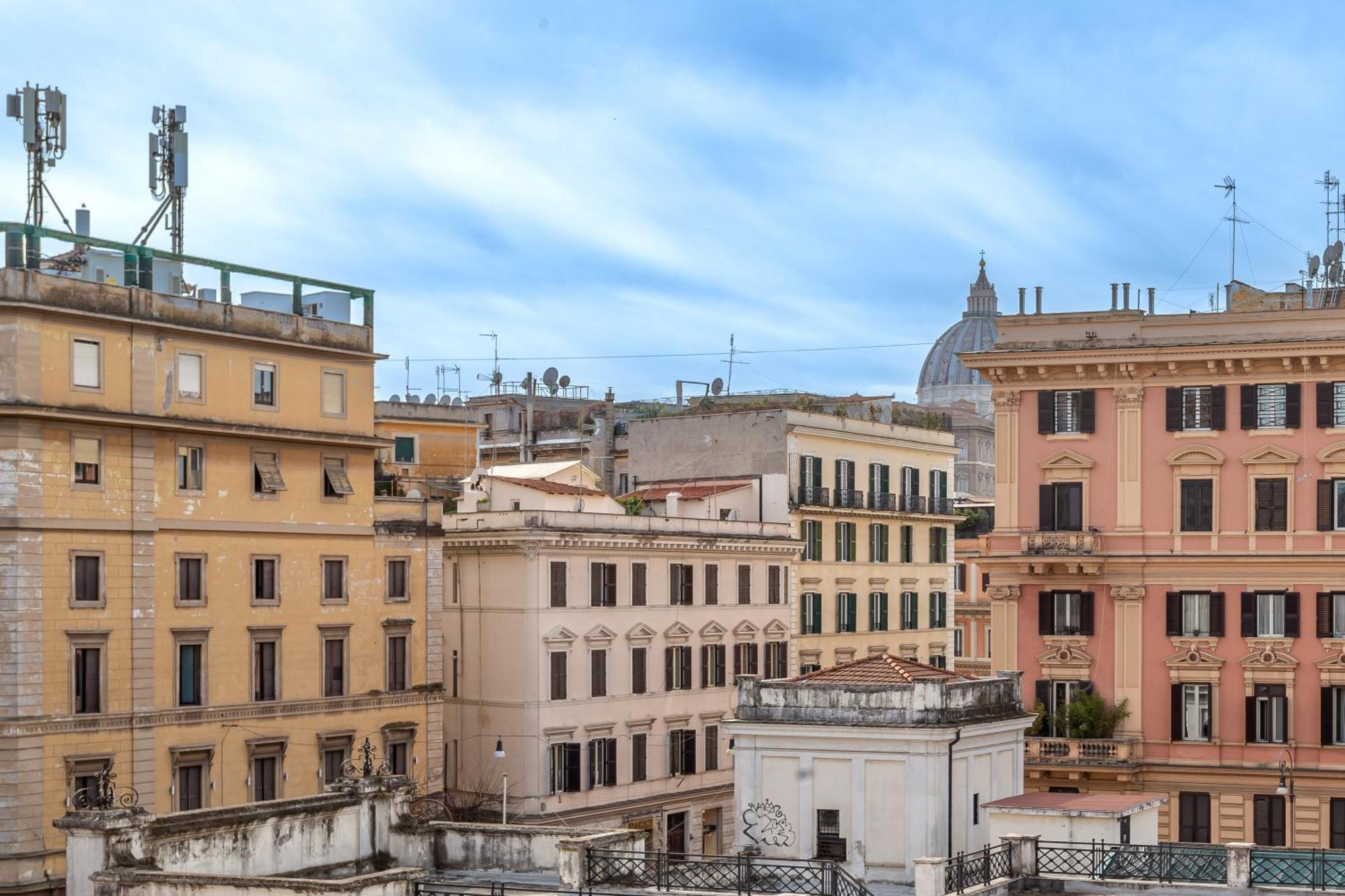 Apartment Iflat Vatican New Bright & Comfy 3 Bedroom Rom