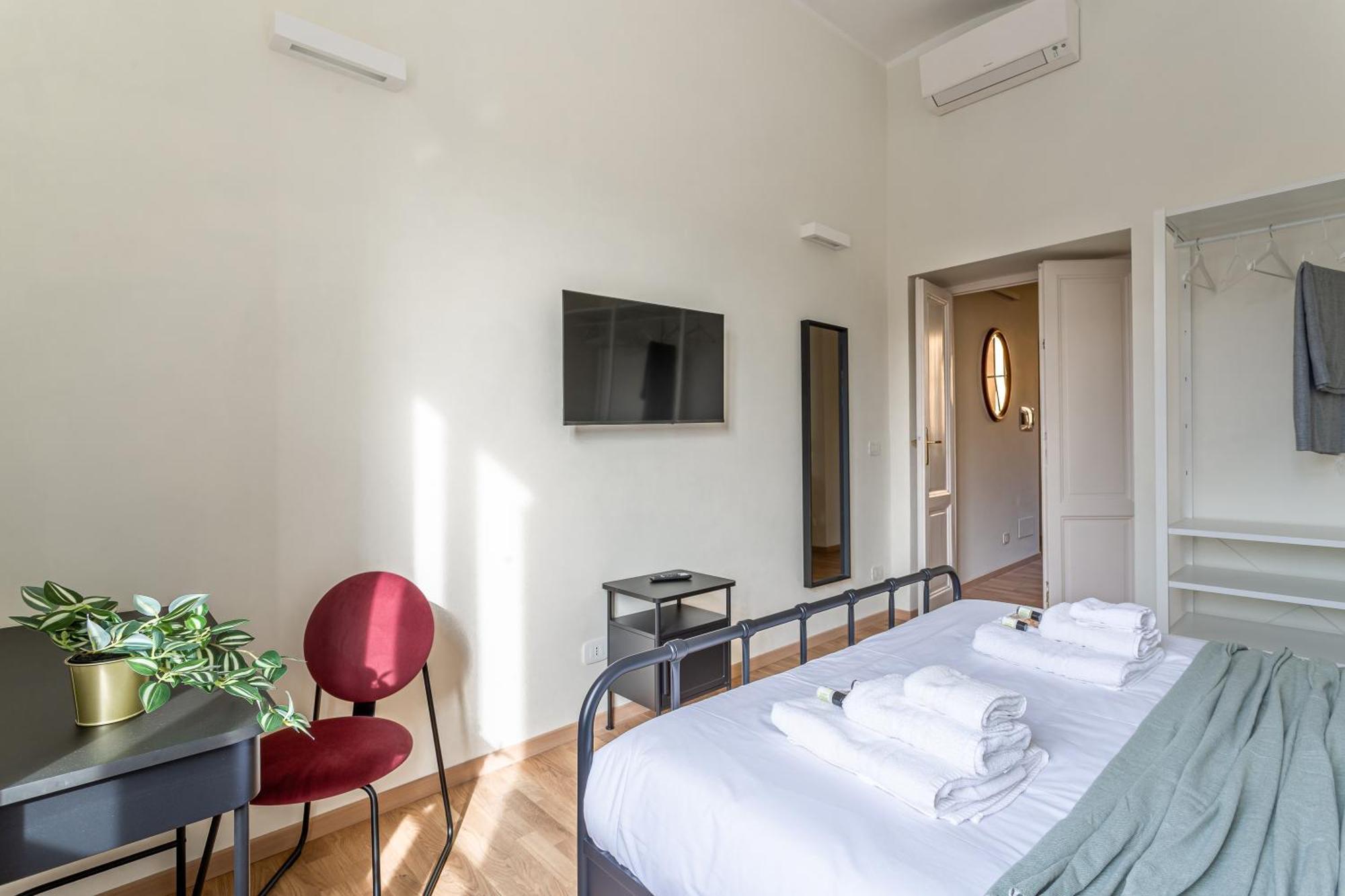Apartment Iflat Vatican New Bright & Comfy 3 Bedroom Rom