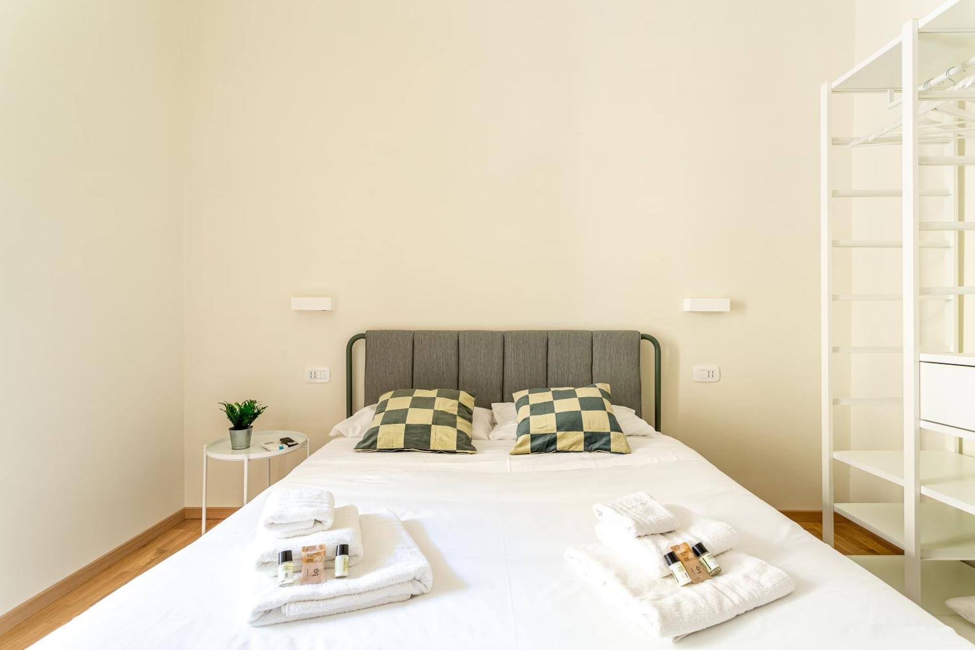 Apartment Iflat Vatican New Bright & Comfy 3 Bedroom Rom