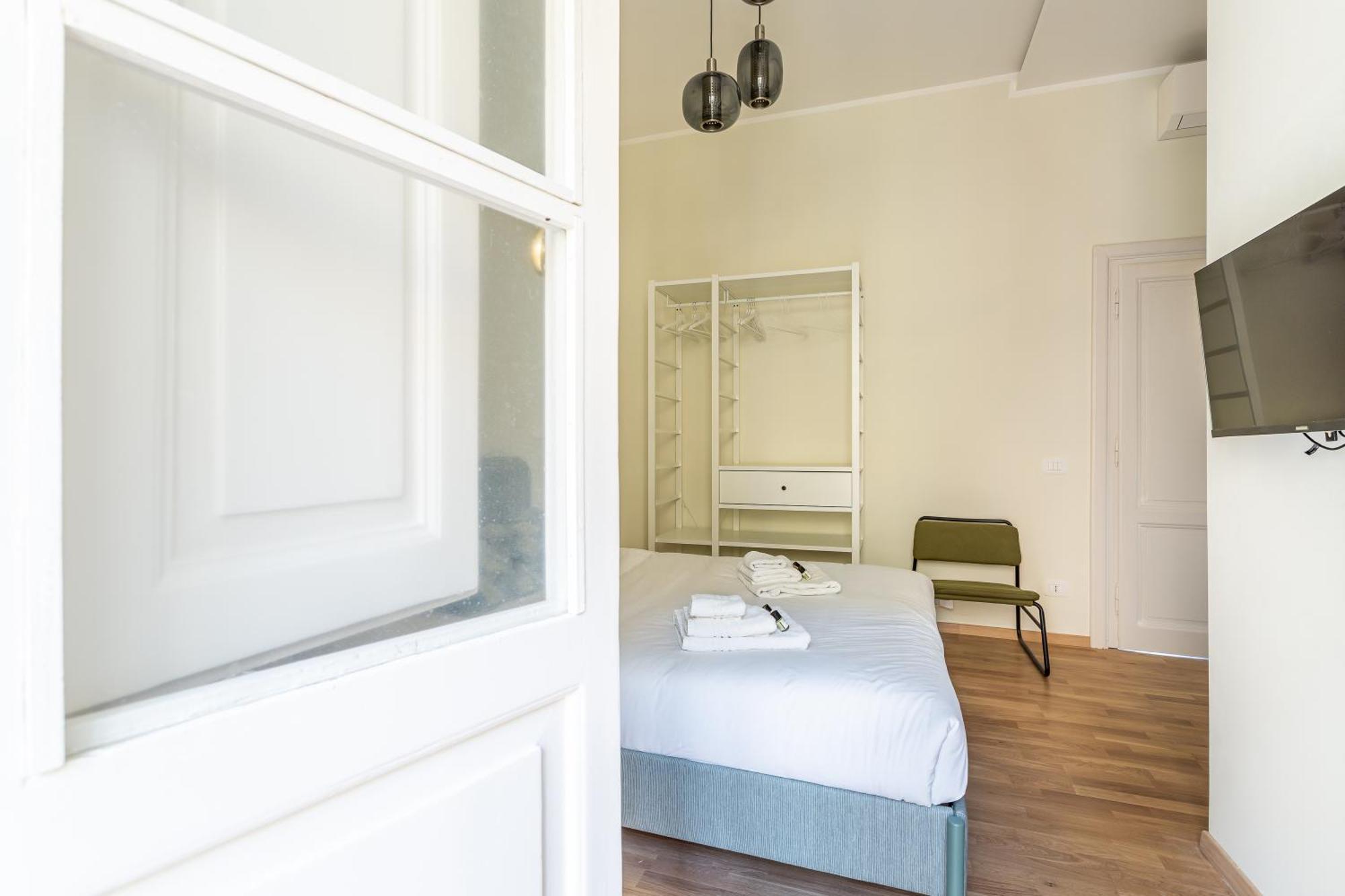 Apartment Iflat Vatican New Bright & Comfy 3 Bedroom Rom